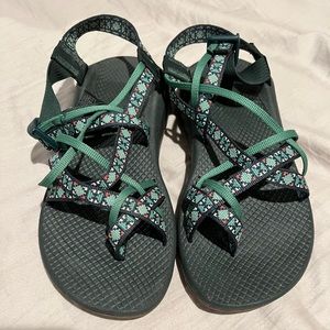 Chaco green strappy sandals size 9